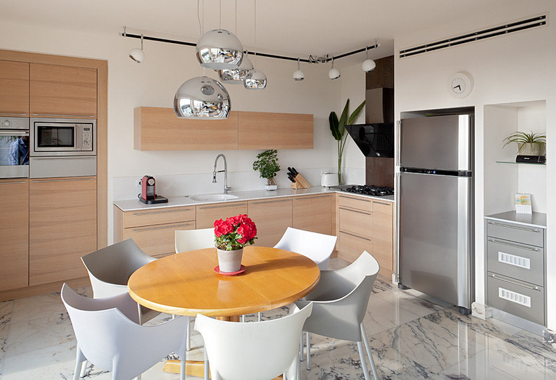 שולחן עץ עגול